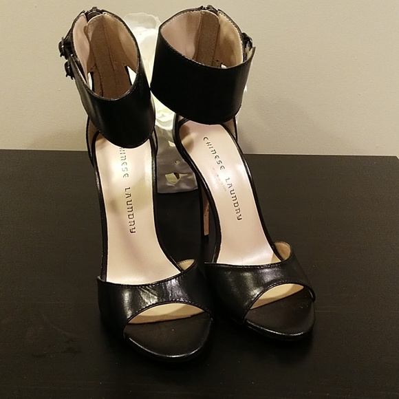 Heels - Picture 2 of 3